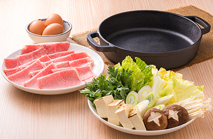 「関東では煮る、関西では焼く」この鍋料理はなに？